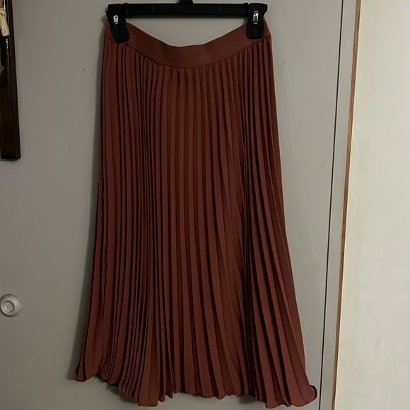 Skirt - Picture 1 of 2